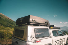 Load image into Gallery viewer, Eezi-Awn Sabre Hard Shell Roof Top Tent