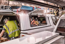 Load image into Gallery viewer, SmartCap EVO Series Half-Bin for Jeep Gladiator with 5' Bed