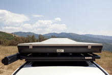 Load image into Gallery viewer, Eezi-Awn Blade Hard Shell Roof Top Tent