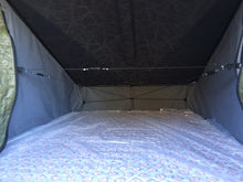 Load image into Gallery viewer, Eezi-Awn Stealth Hard Shell Roof Top Tent