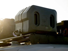 Load image into Gallery viewer, Front Runner Pro Series 42 Liter Water Tank With Mounting System
