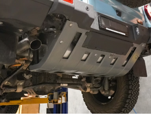 Load image into Gallery viewer, Long Range America 24 Gallon Auxilliary Fuel Tank for 2023+ Ineos Grenadier
